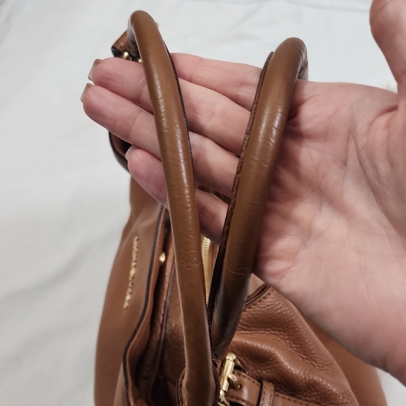 Michael Kors Bedford Tan Leather Hobo Bag With Gold Accents - Picture 3 of 10